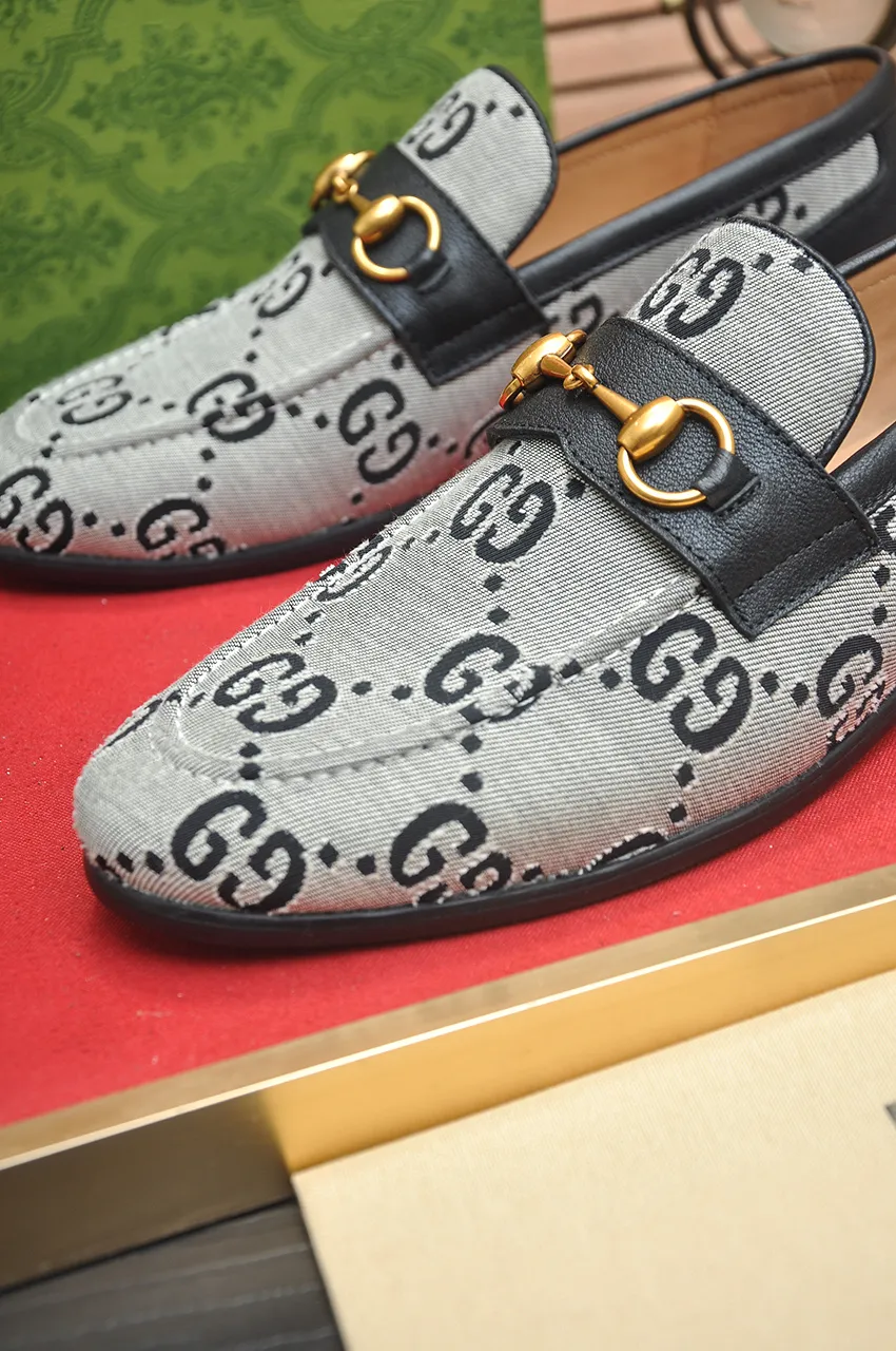 Men's shoes 💰600💶 Brand: GUCCI (Gucci) Standard size: Men's size 38/44 (45 can be customized) Grade: Same as the official website Original quality Material: Original cowhide Water-dyed cowhide lining Original rubber outsole Style category: Men's fashionable casual leather shoes Distinguished big-name luxury elements Top luxury Color: Actual picture